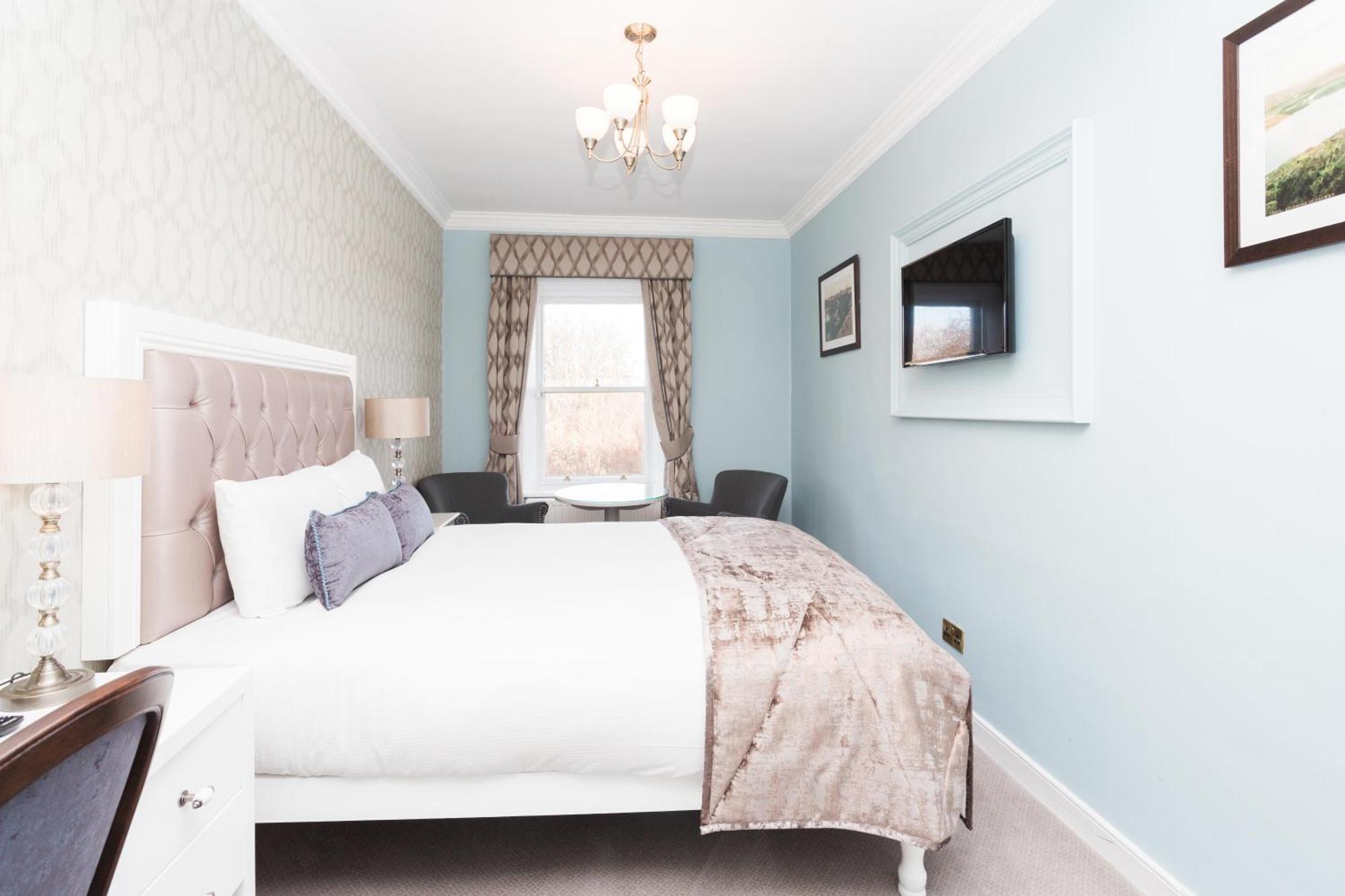 Small Double Room,690360096:JPEG